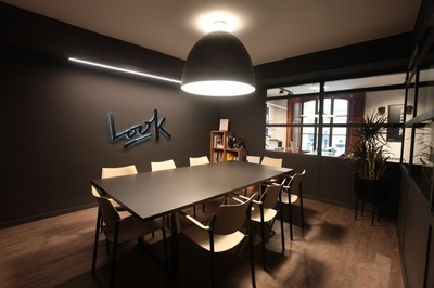 極簡的黑白組合 探秘VXLAB辦公空間的設(shè)計哲學(xué)與技術(shù)實(shí)踐